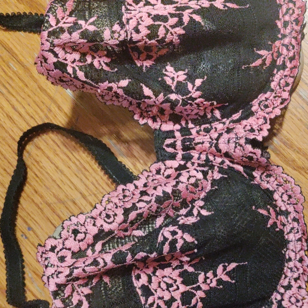 Black lace bra